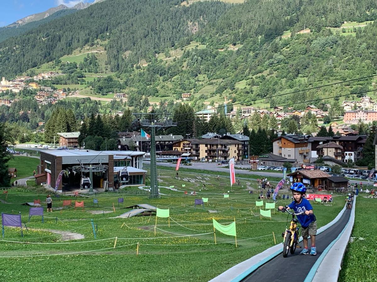 Blue Mountain Ponte Di Legno Exterior foto